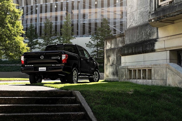Nissan Titan Crew Cab Foto 1