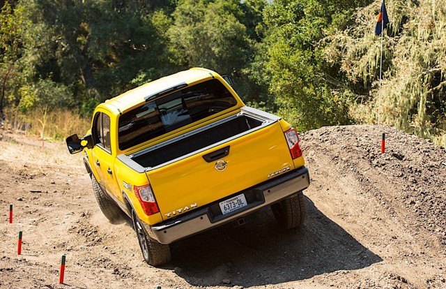 Nissan Titan Crew Cab Foto 28