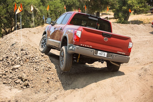 Nissan Titan Crew Cab Foto 31