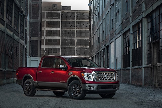 Nissan Titan Crew Cab Foto 3