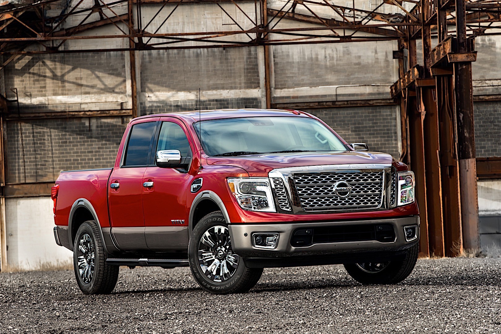 Nissan Titan Crew Cab photo 7