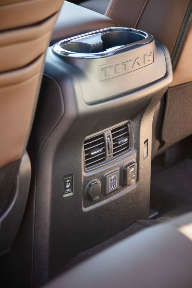 Nissan Titan Crew Cab photo 80