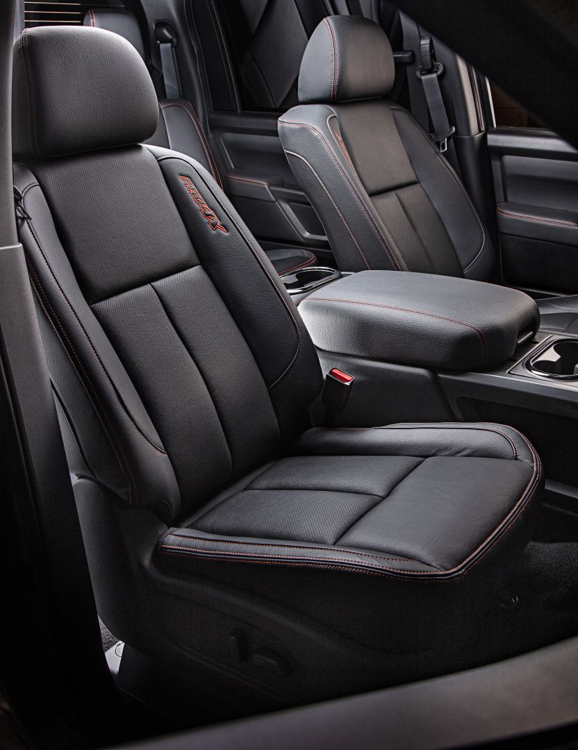 Nissan Titan Crew Cab photo 95