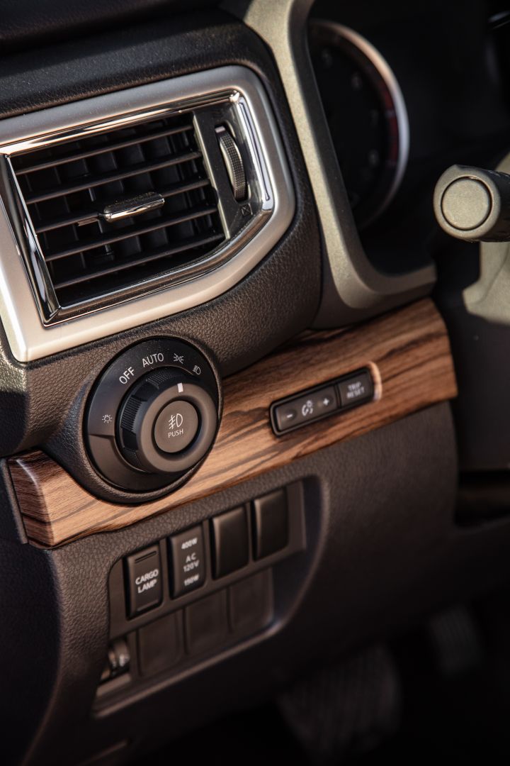 Nissan Titan Crew Cab photo 99