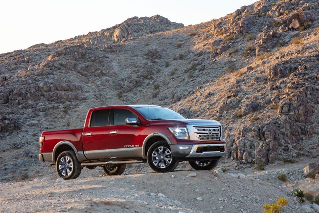 Nissan Titan Crew Cab photo 1