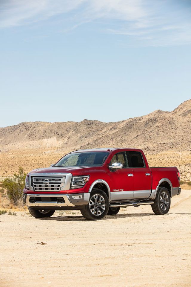 Nissan Titan Crew Cab photo 8