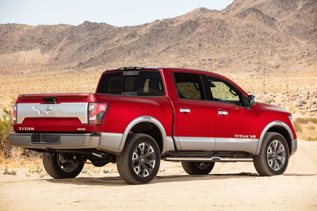 Nissan Titan Crew Cab photo 9