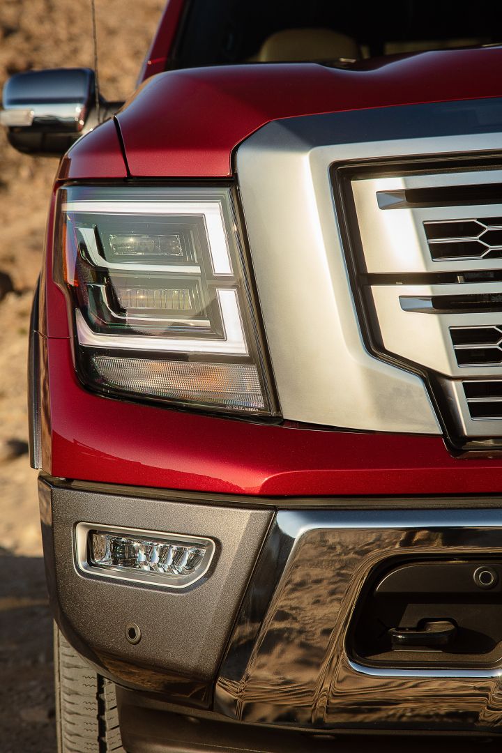 Nissan Titan Crew Cab photo 10