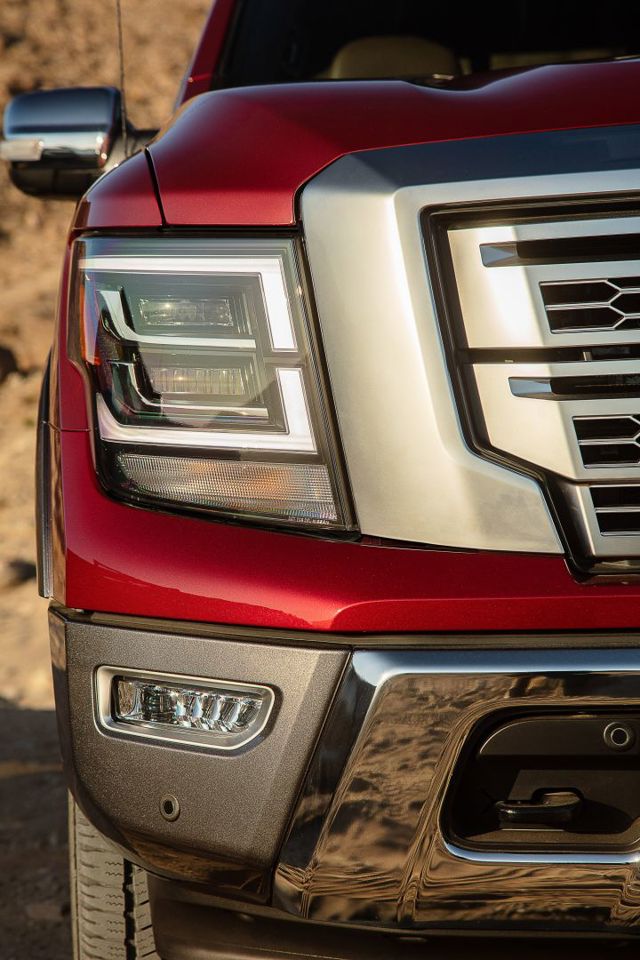 Nissan Titan Crew Cab photo 10