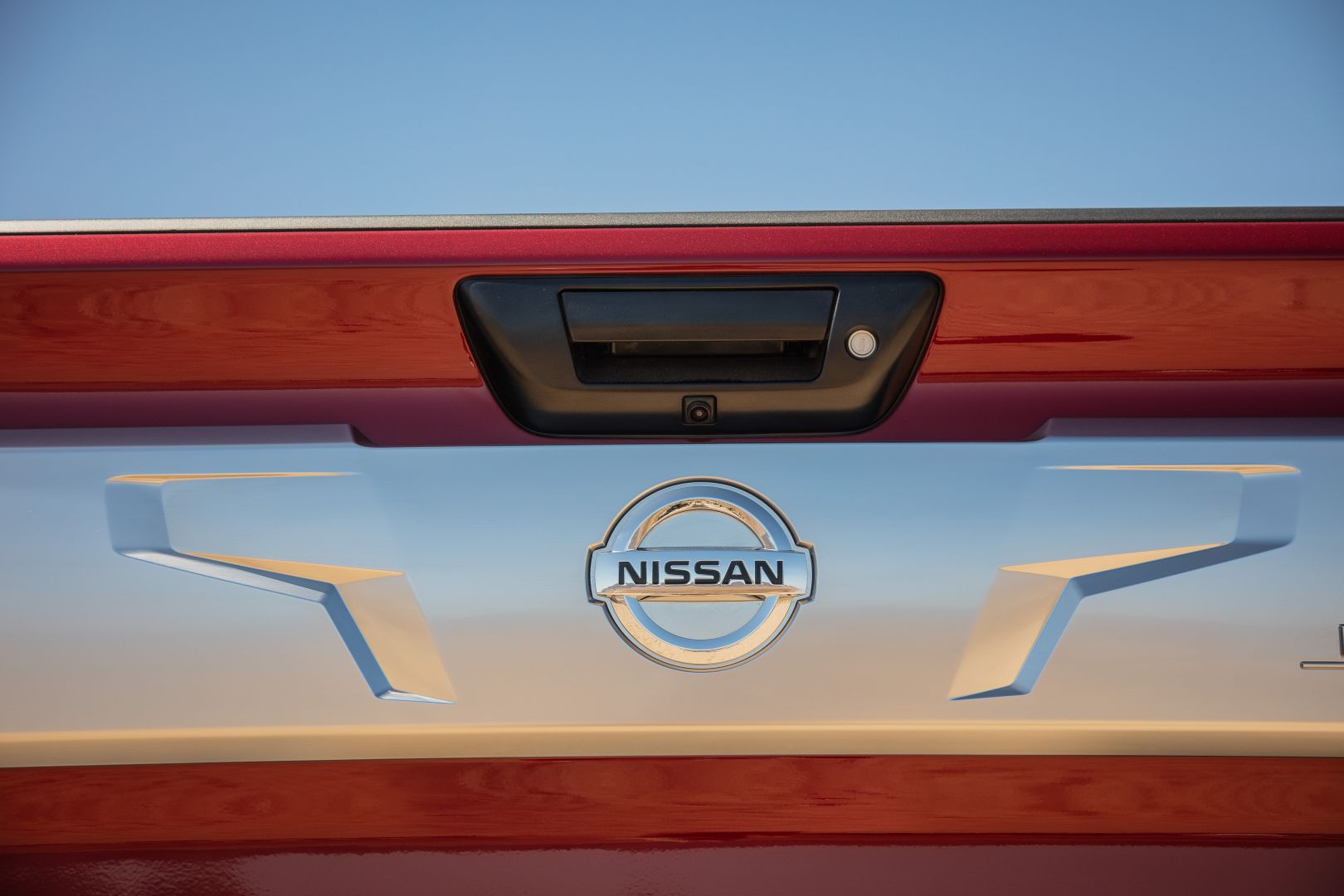 Nissan Titan Crew Cab photo 13