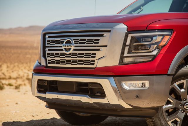 Nissan Titan Crew Cab photo 14