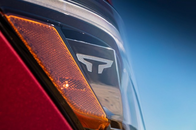 Nissan Titan Crew Cab photo 16