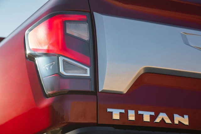 Nissan Titan Crew Cab photo 18