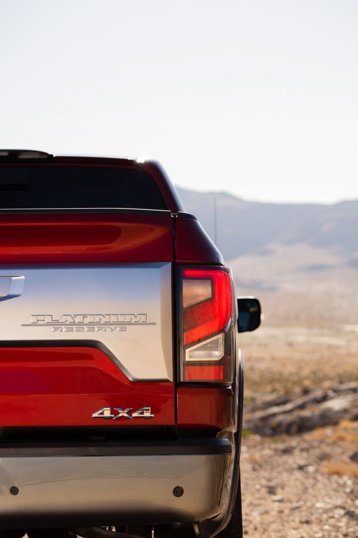 Nissan Titan Crew Cab photo 19