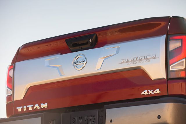 Nissan Titan Crew Cab photo 22