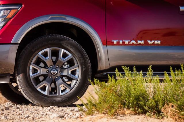 Nissan Titan Crew Cab photo 24
