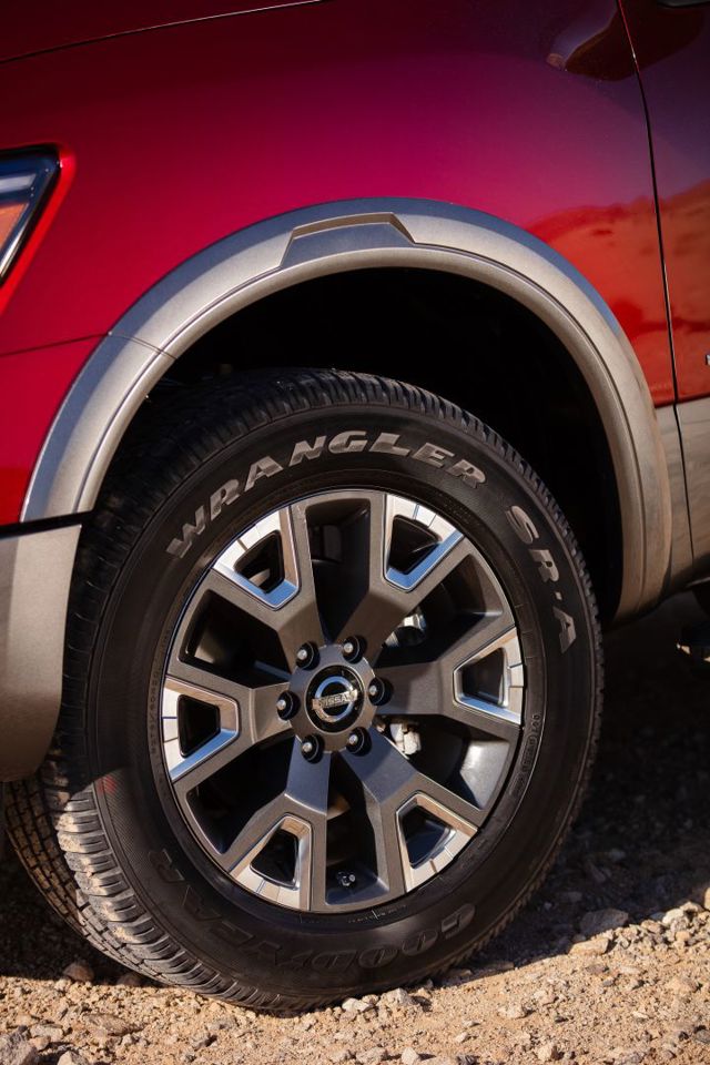 Nissan Titan Crew Cab photo 25