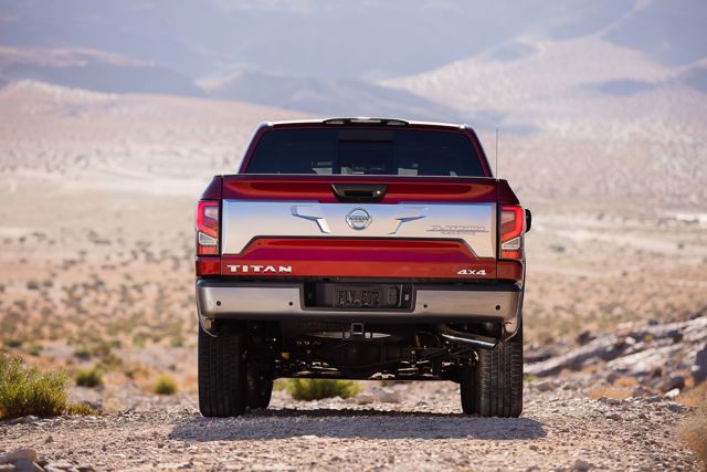 Nissan Titan Crew Cab photo 26