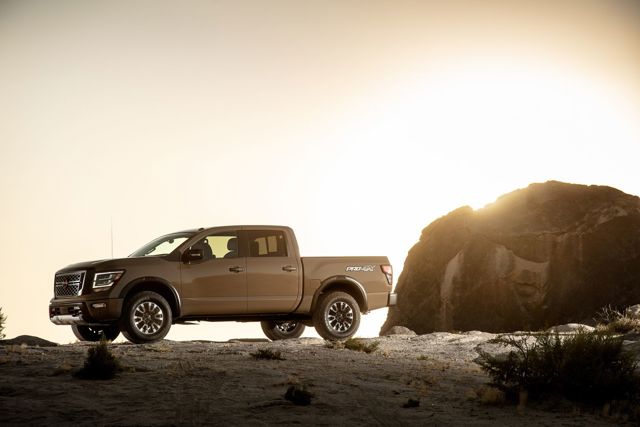 Nissan Titan Crew Cab photo 27