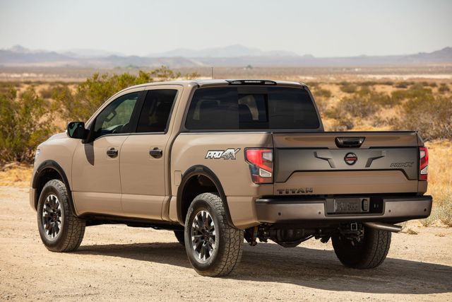 Nissan Titan Crew Cab photo 29