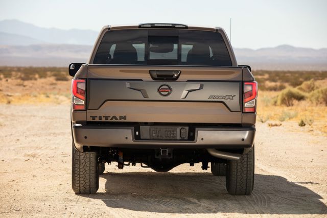 Nissan Titan Crew Cab photo 30