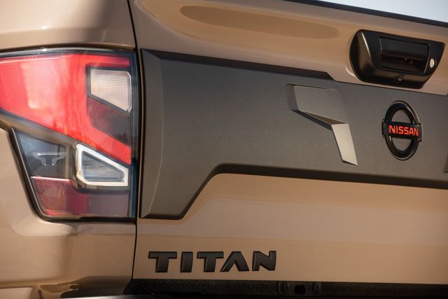 Nissan Titan Crew Cab photo 31