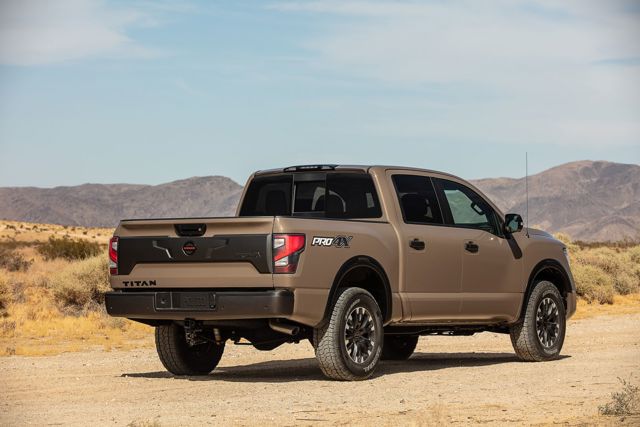 Nissan Titan Crew Cab photo 32
