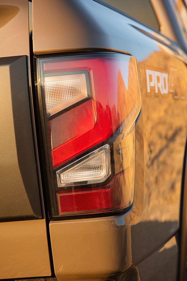 Nissan Titan Crew Cab photo 41