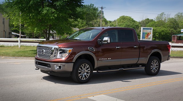 Nissan Titan Crew Cab photo 1