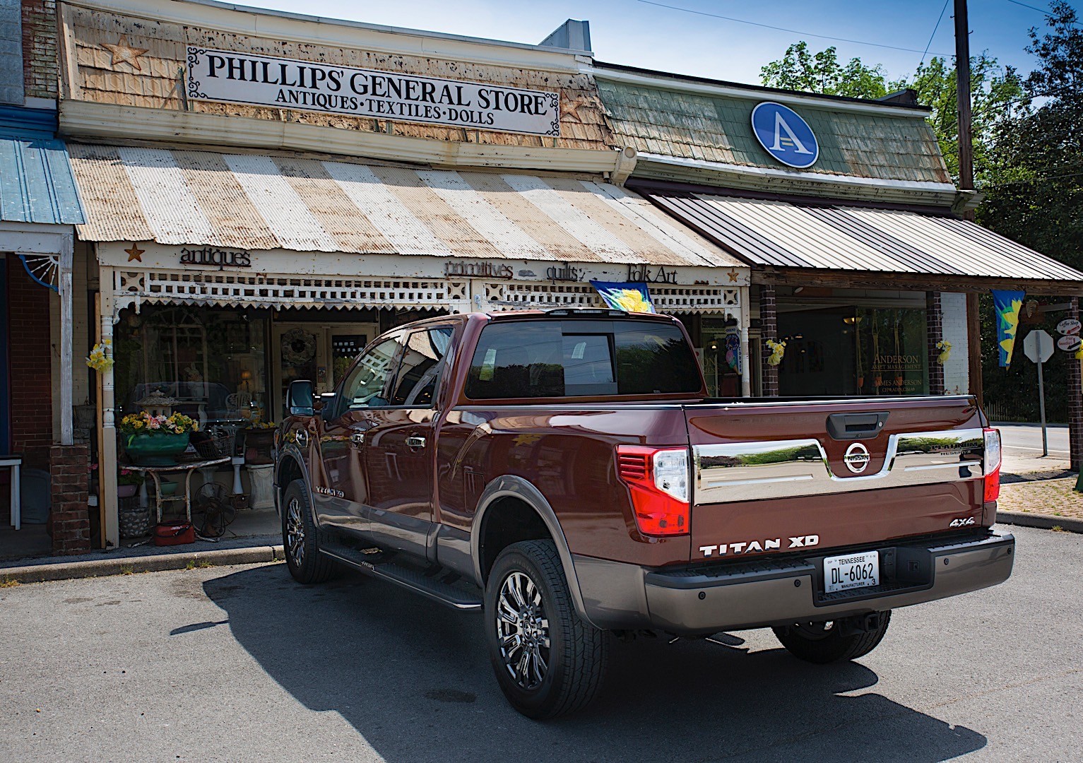 Nissan Titan Crew Cab photo 4
