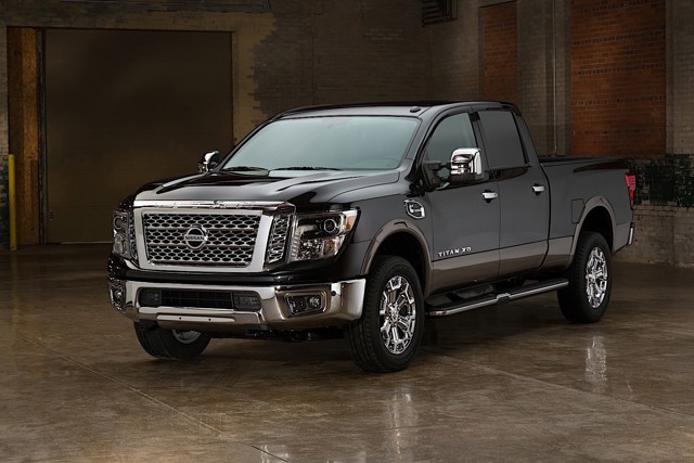 Nissan Titan Crew Cab photo 5