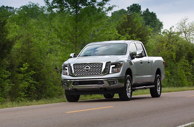 Nissan Titan Crew Cab photo 6