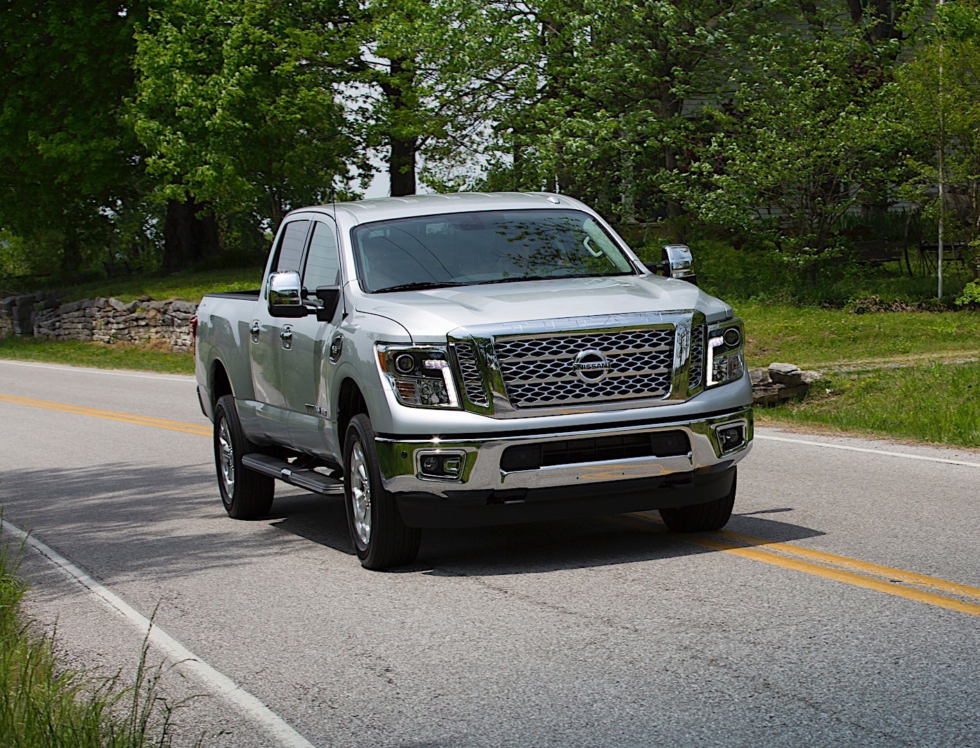 Nissan Titan Crew Cab photo 7