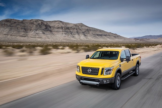 Nissan Titan Crew Cab photo 9