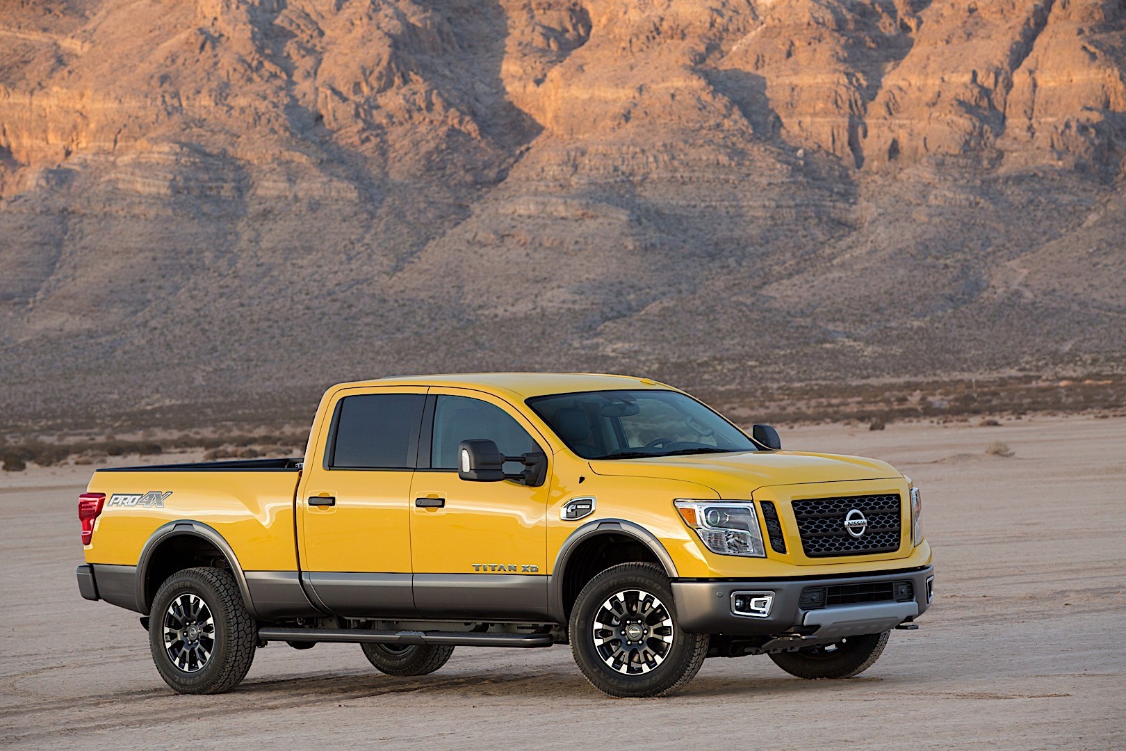 Nissan Titan Crew Cab photo 11