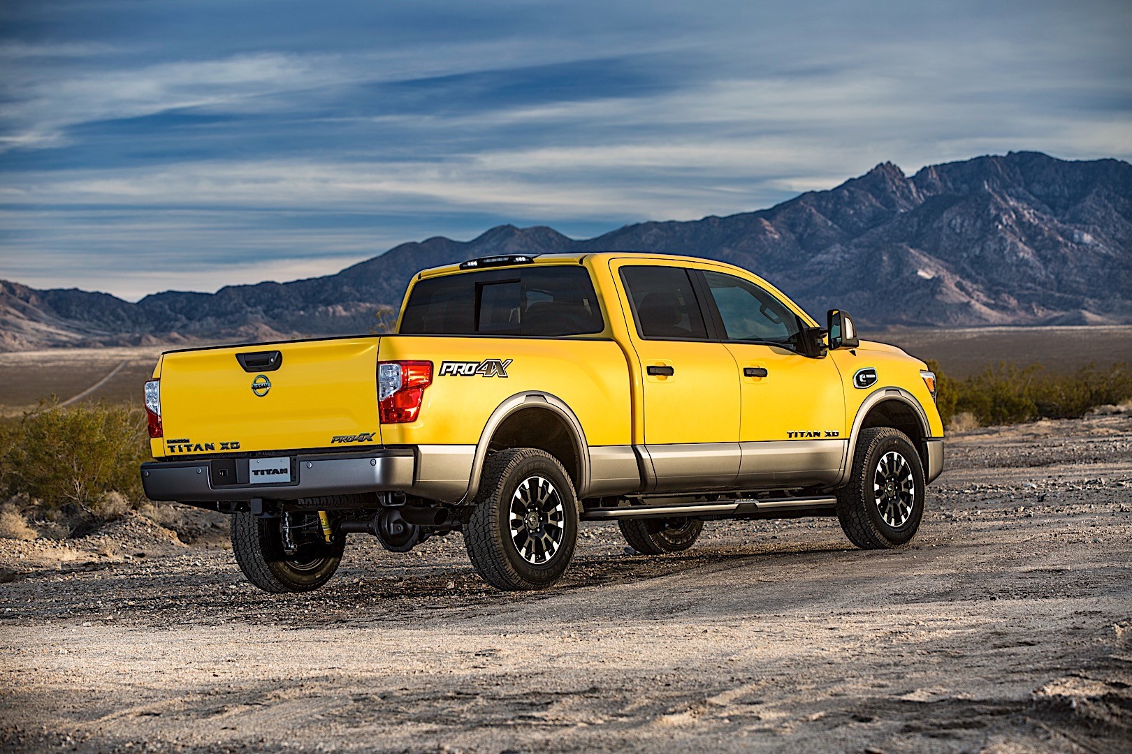 Nissan Titan Crew Cab photo 13