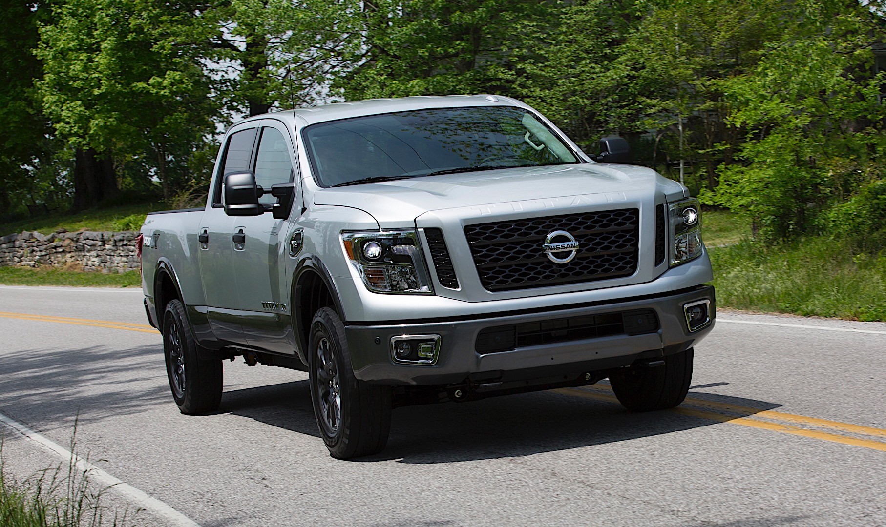 Nissan Titan Crew Cab photo 14