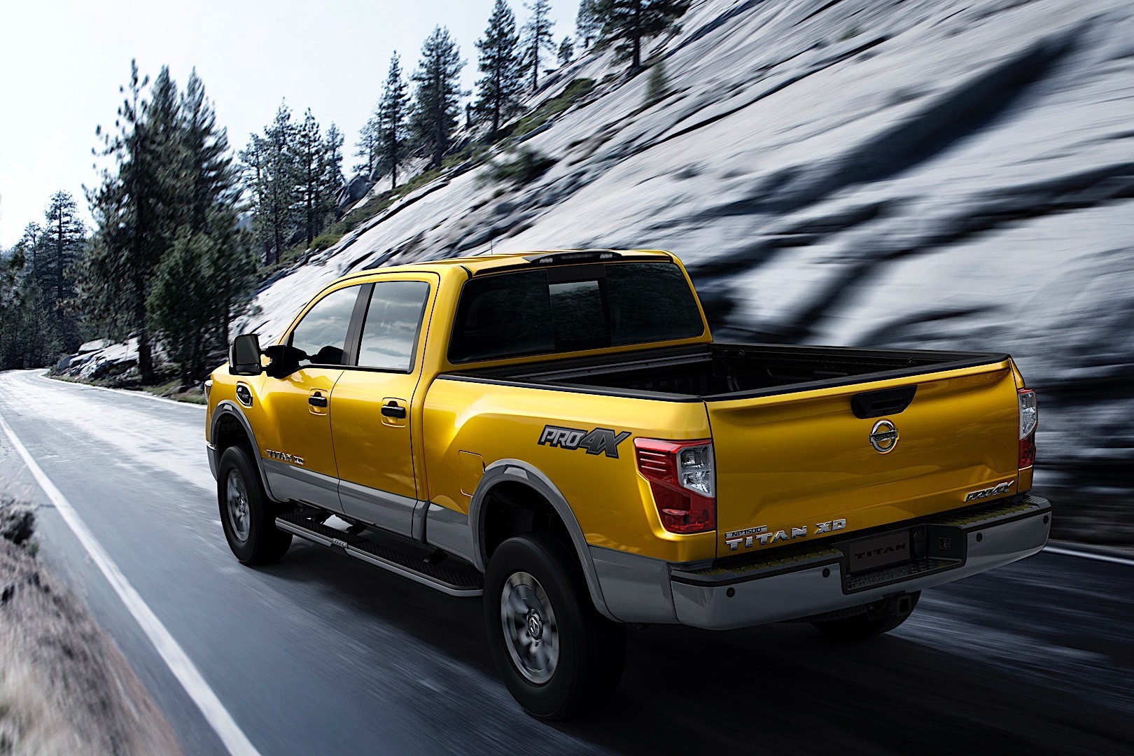 Nissan Titan Crew Cab photo 15