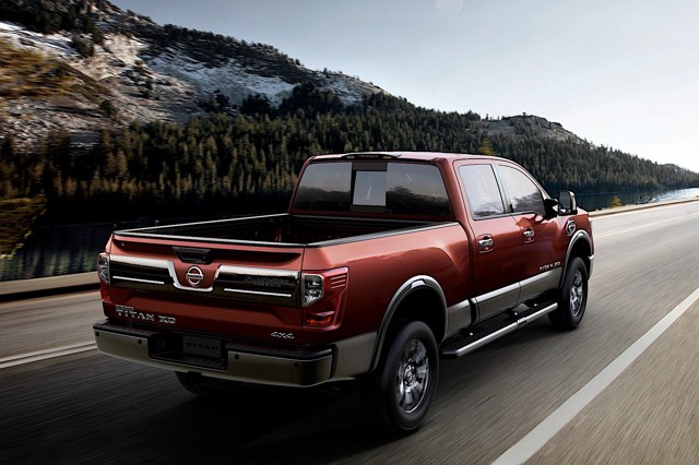 Nissan Titan Crew Cab photo 17
