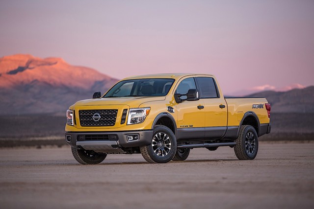 Nissan Titan Crew Cab photo 21
