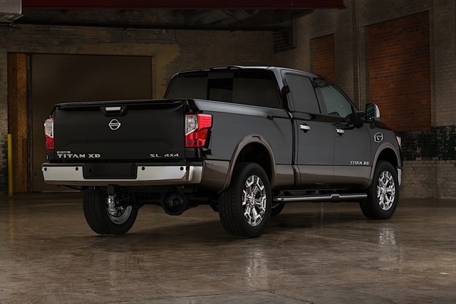 Nissan Titan Crew Cab photo 24