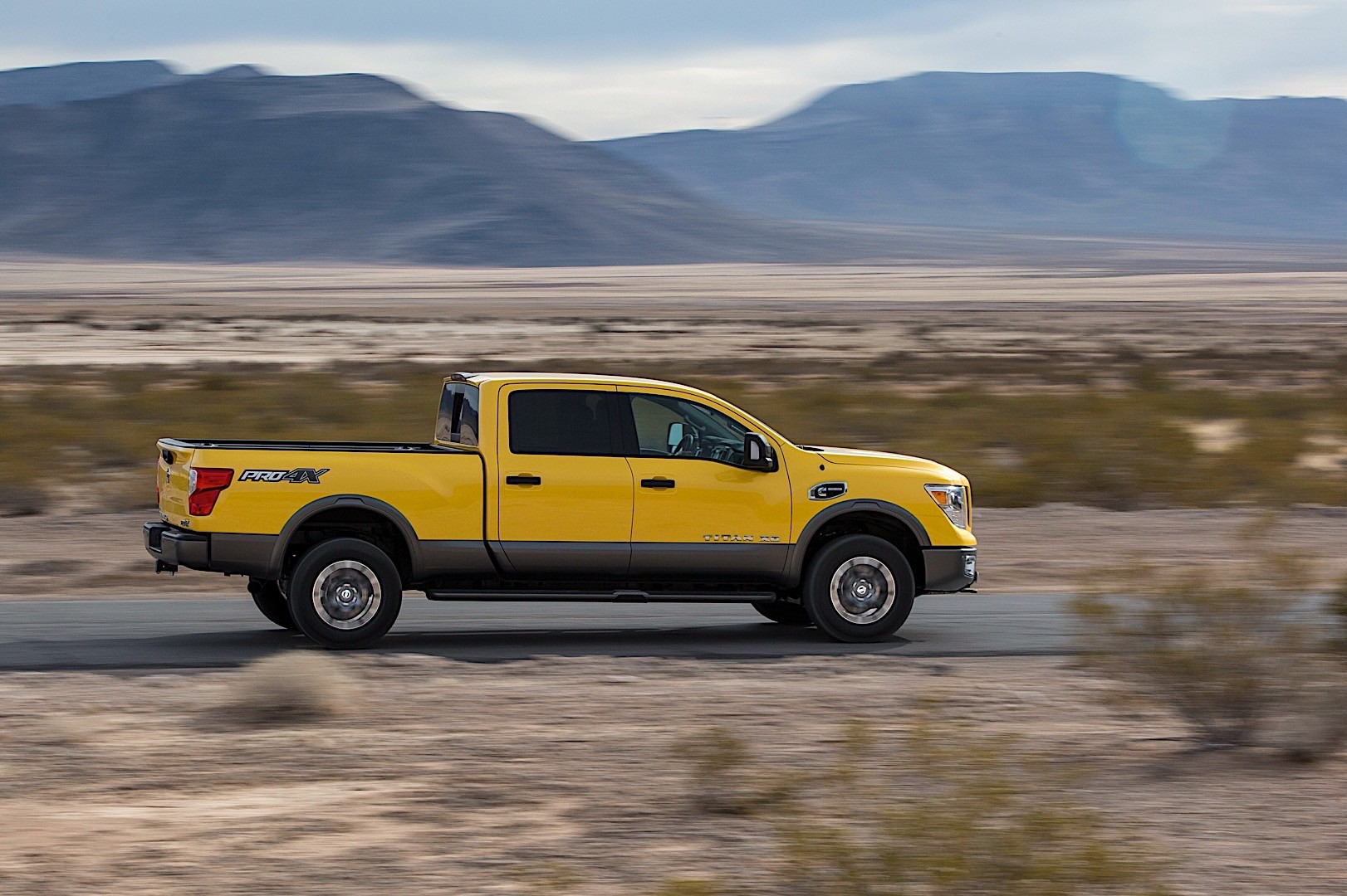 Nissan Titan Crew Cab photo 28