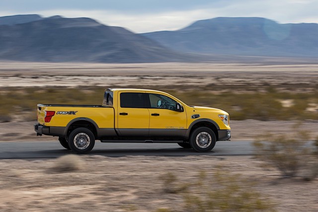 Nissan Titan Crew Cab photo 28