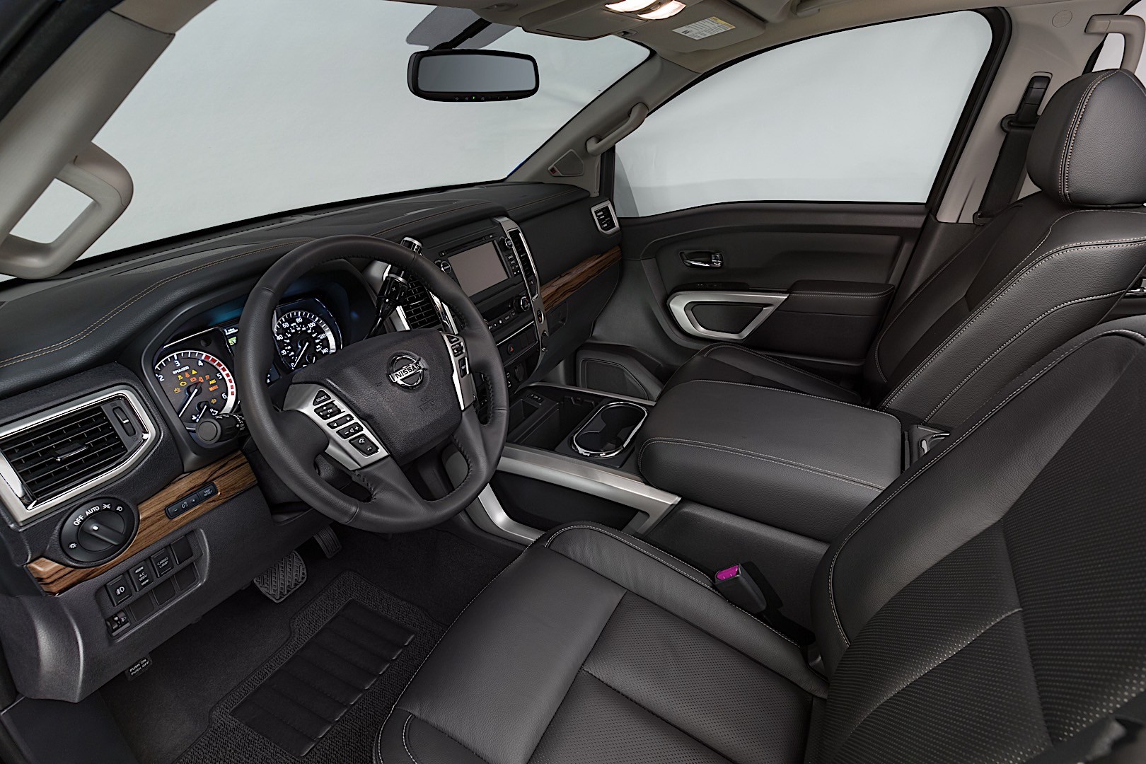 Nissan Titan Crew Cab photo 49