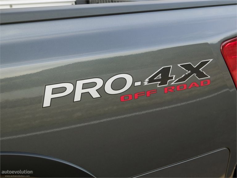 Nissan Titan King Cab photo 2