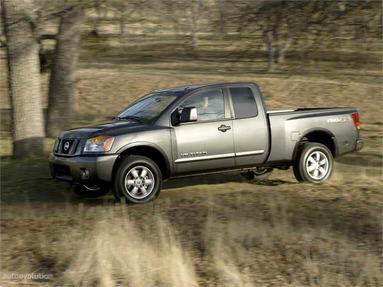 Nissan Titan King Cab photo 3