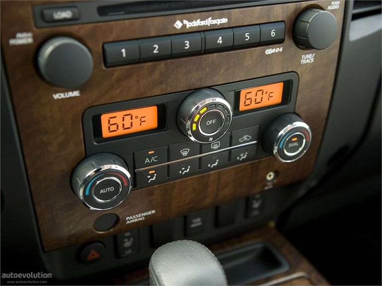 Nissan Titan King Cab photo 8