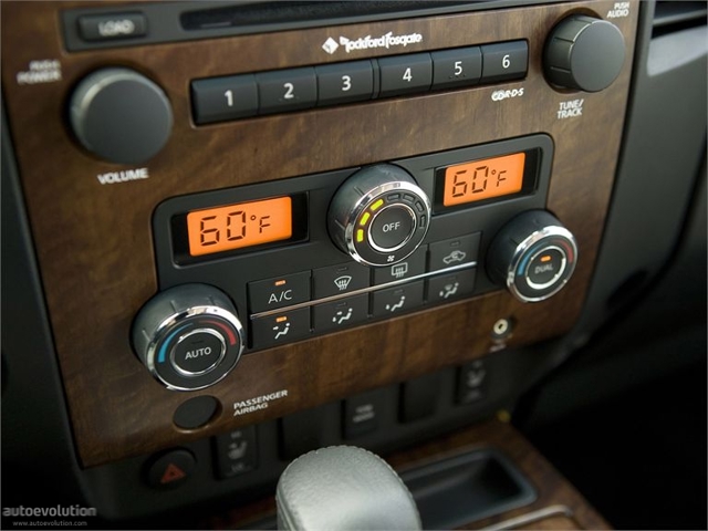 Nissan Titan King Cab photo 8