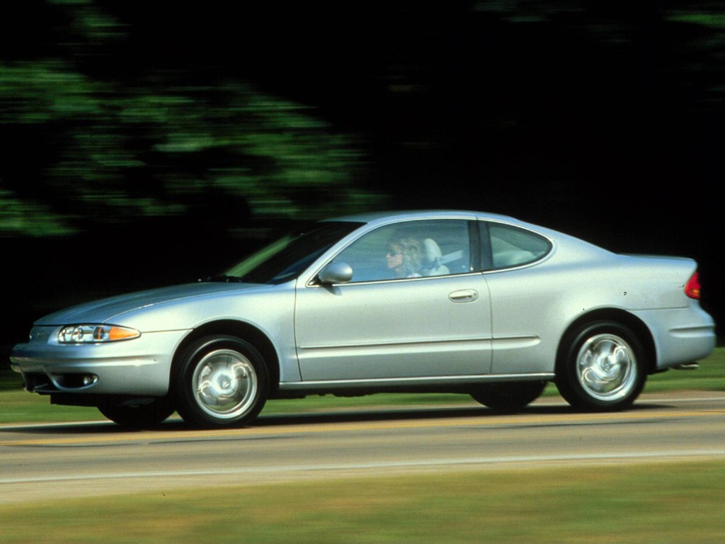 Oldsmobile Alero Coupe photo 11