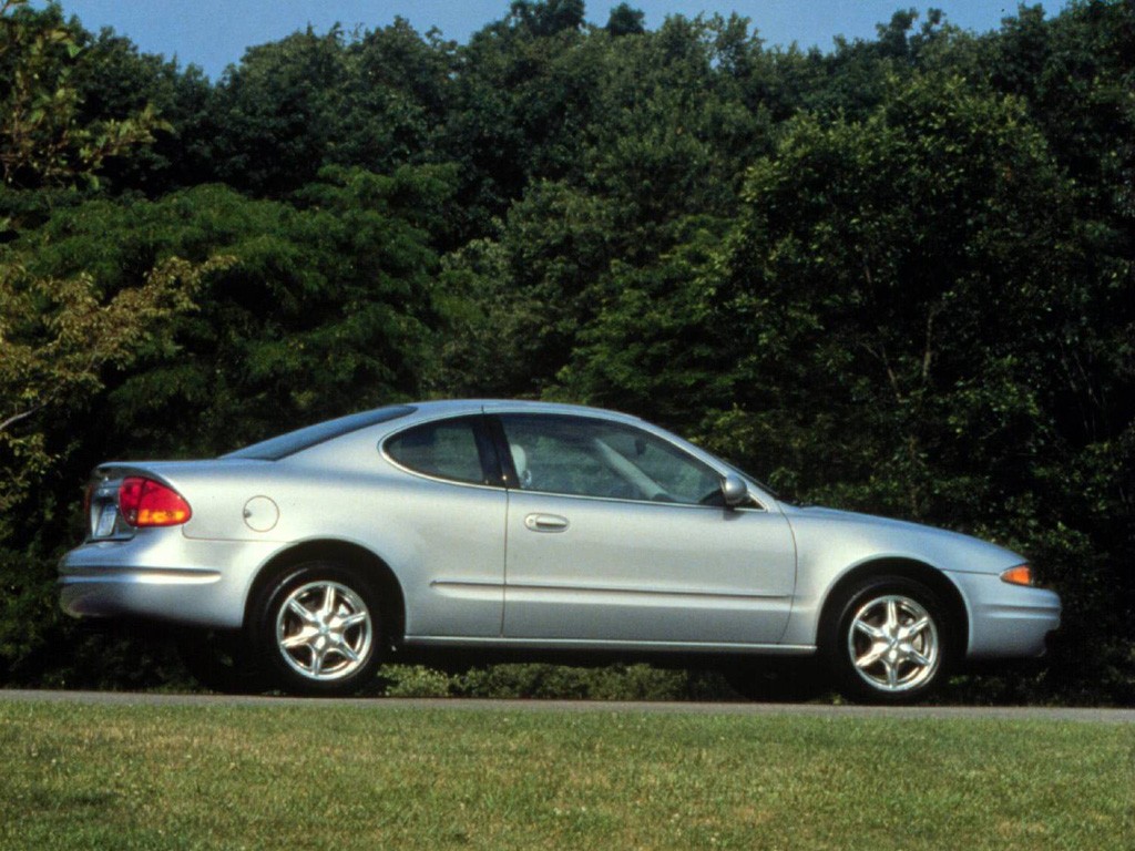 Oldsmobile Alero Coupe photo 12